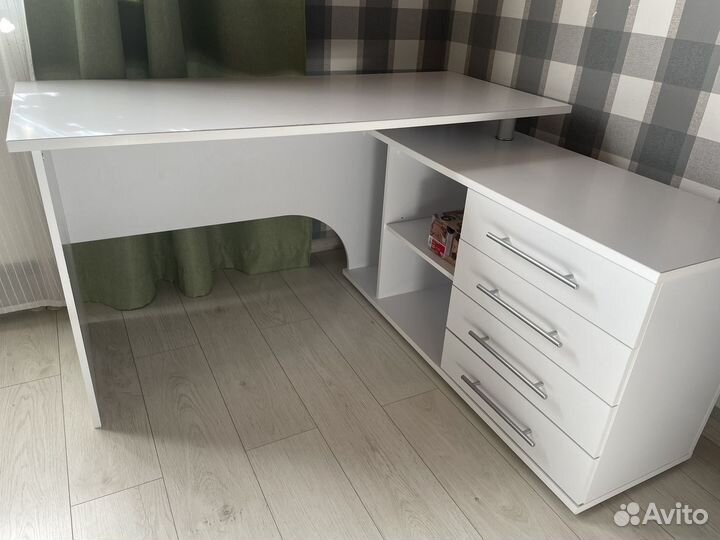 Письменный стол