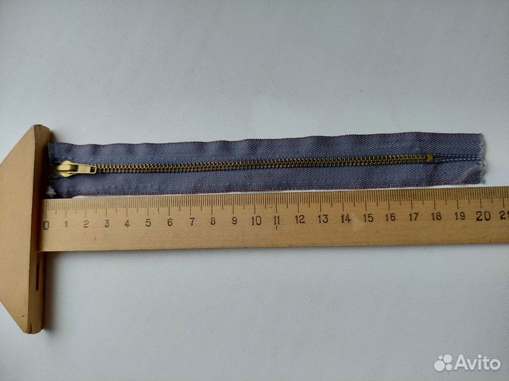 Молния для одежды металлическая