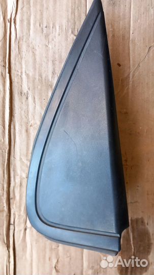 Escape тайванец 2007-09 уголок задней правой двери