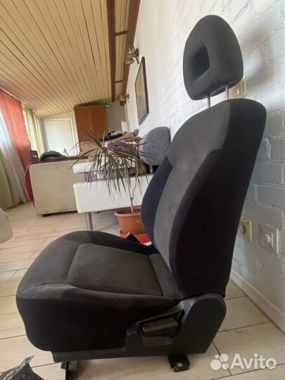 Передние сиденья mitsubishi