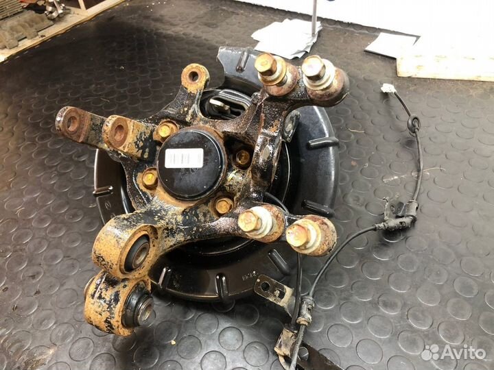 Кулак задний левый на hyundai ix35