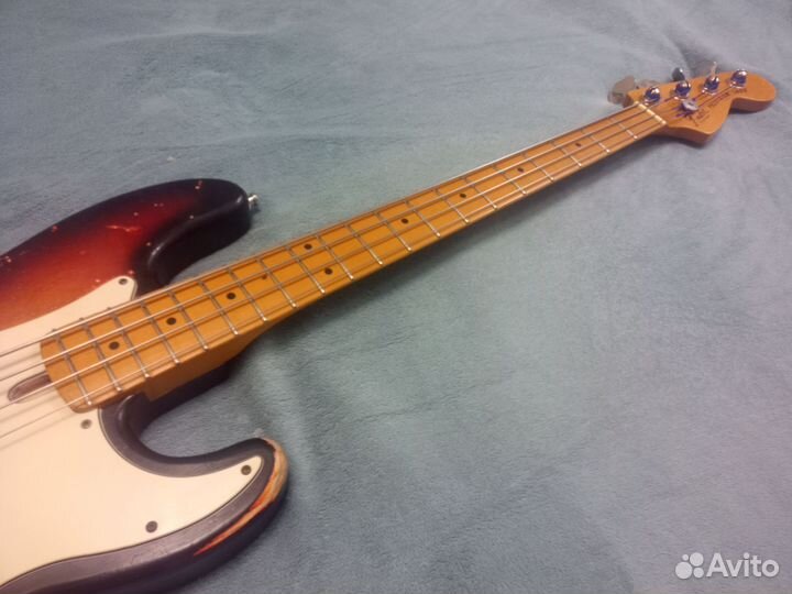 Мастеровой бас Fender Precision