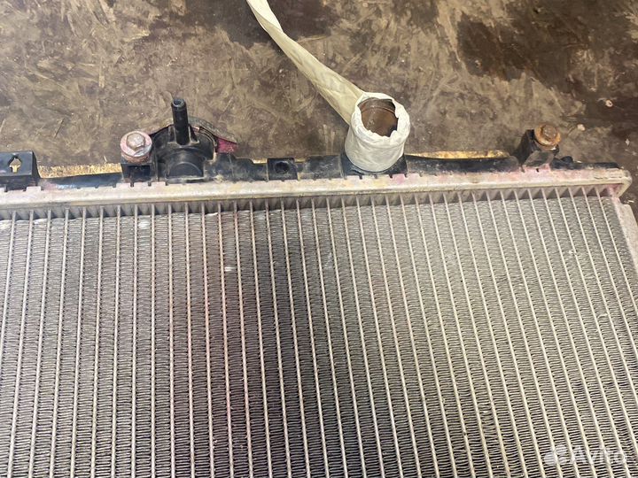 Радиатор охлаждения Mitsubishi Space Wagon