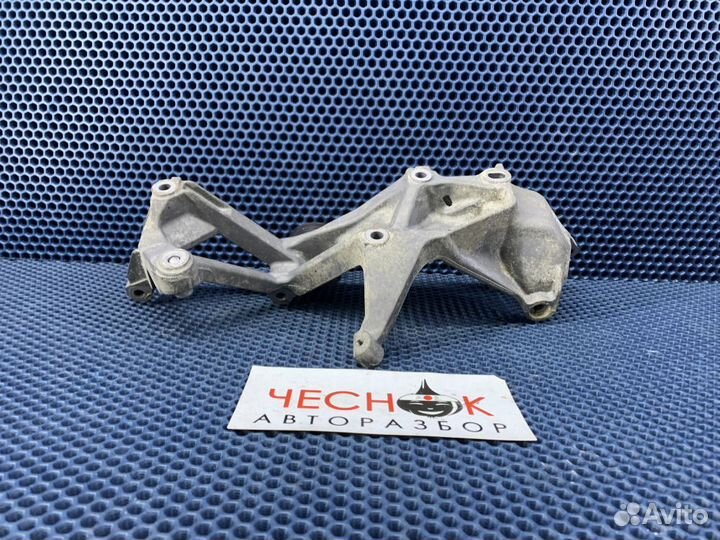 Кронштейн генератора Volkswagen Touareg NF 2