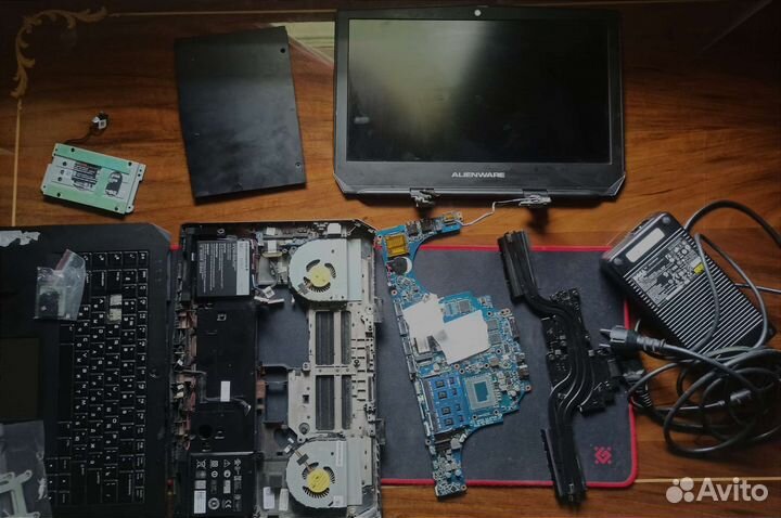 Игровой ноутбук Alienware 15 R2 разбор