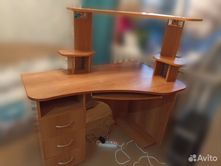 Компьютерный стол