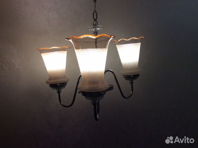 Люстра трехцокольная