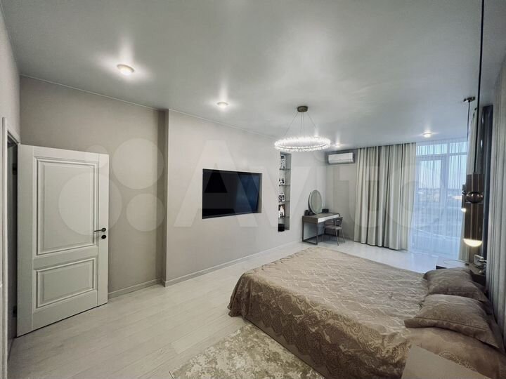 3-к. квартира, 132 м², 4/17 эт.