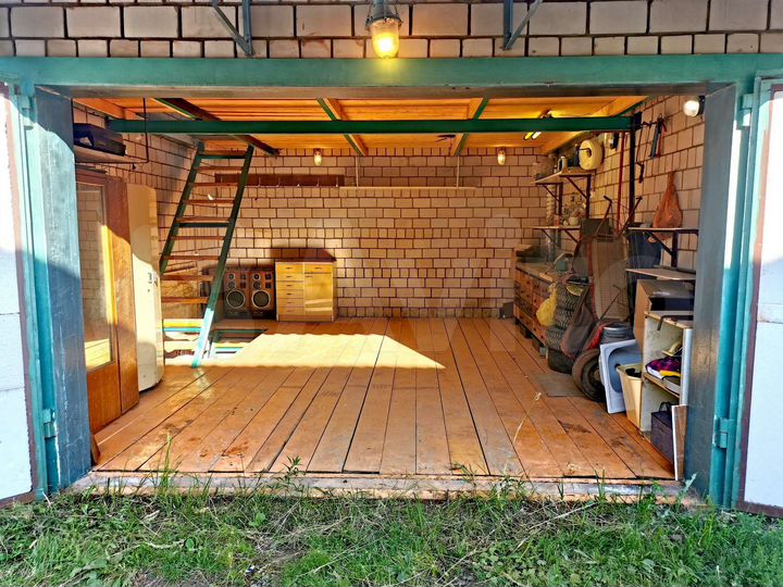 Гараж, > 30 м²