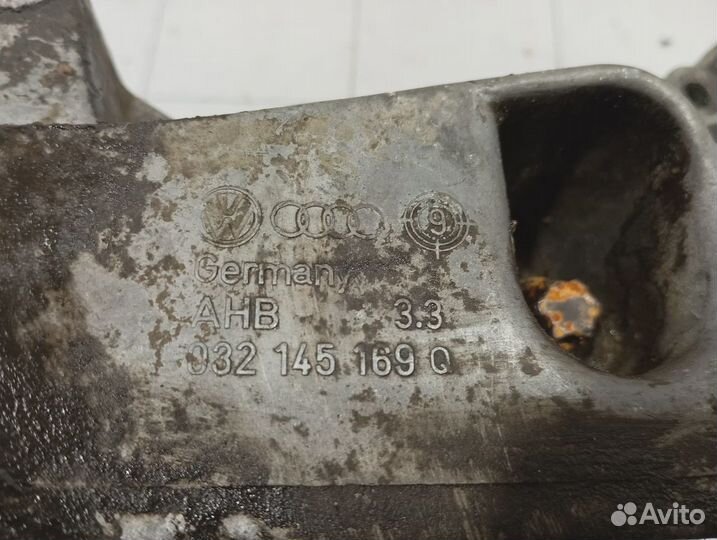 Кронштейн генератора Volkswagen Golf (Mk4) 032145169Q