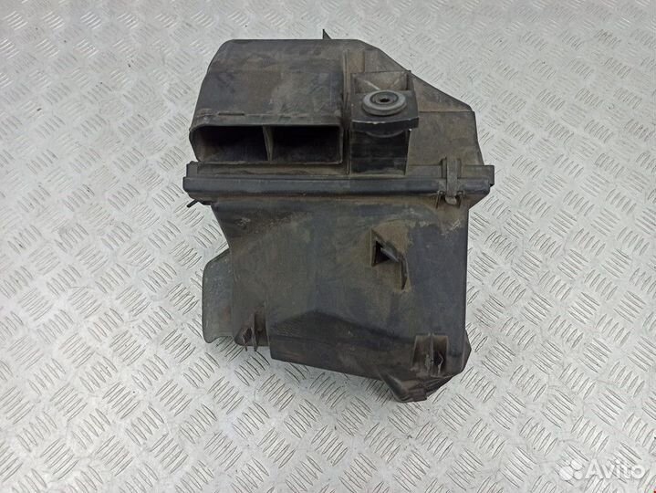 Корпус воздушного фильтра Volkswagen Passat B5