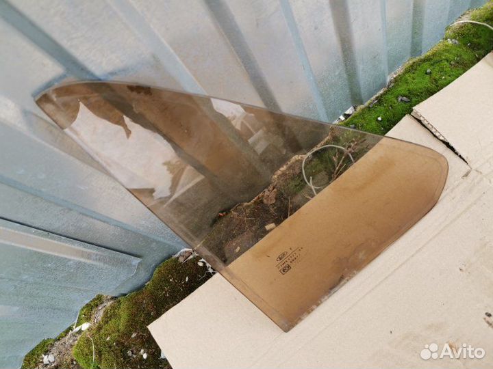 Форточка кузова задняя левая Газ 3110 1999