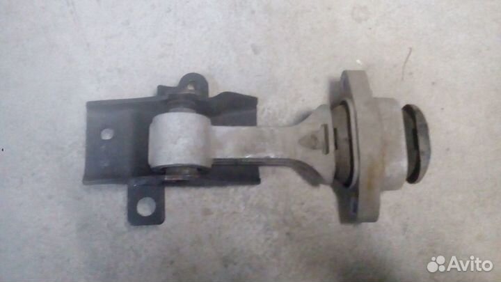 Подушка с кронштейном Хендай Солярис,Киа Рио 3