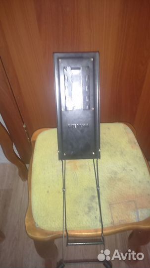 Регулируемая стойка для игры на гитаре