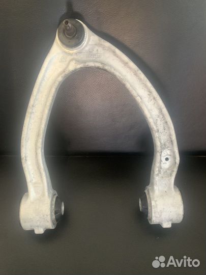 Рычаг передний верхний w220