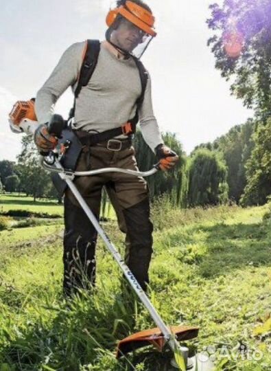 Покос травы газонокосилкой и триммером