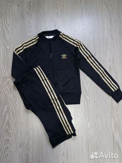 Спортивный костюм adidas