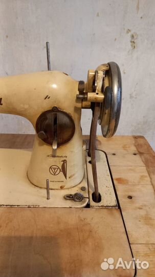 Швейная машинка Тикка