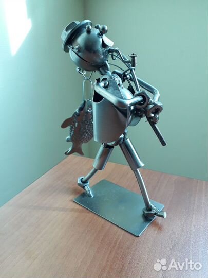 Фигурка рыбака металл