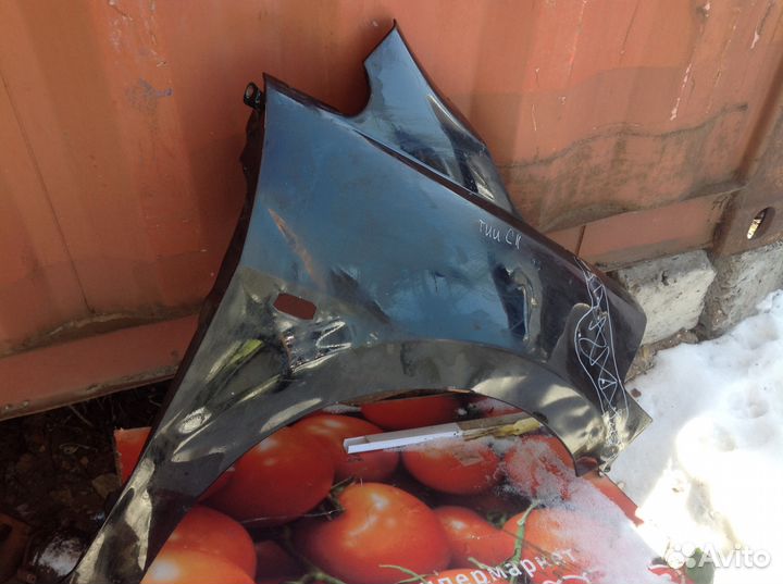 Крыло переднее правое Ниссан тиида с11 (деф)