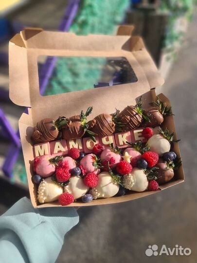 Клубника в шоколаде розы букеты