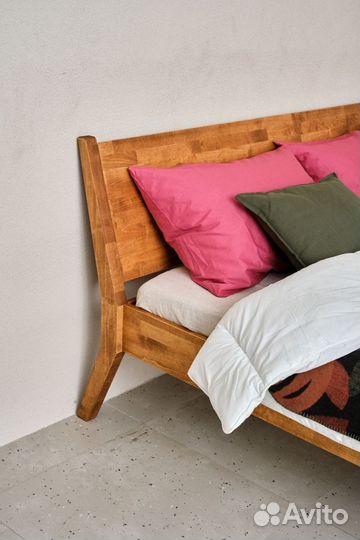 Кровать двуспальная Loona 180х200 из массива дерев