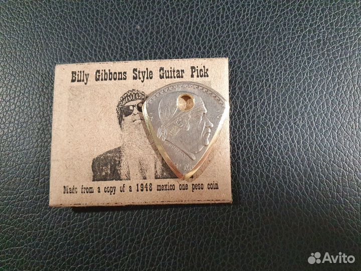 Медиатор из монеты в один песо а-ля Билли Гиббонс