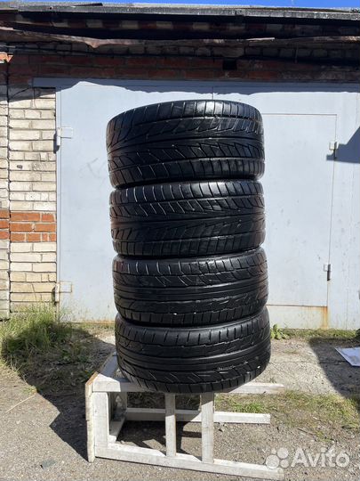 Nitto NT555 Extreme ZR 245/35 R20 и 275/30 R20