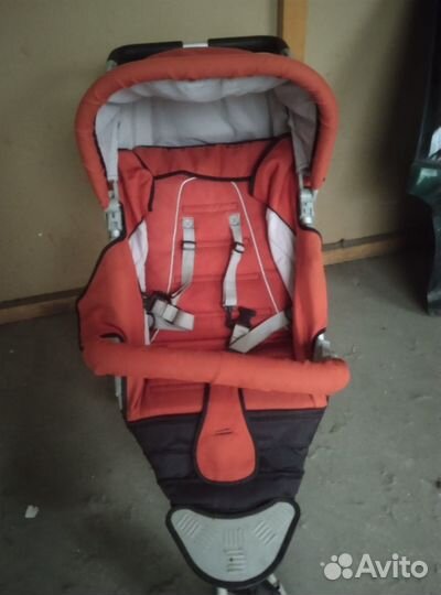 Прогулочная коляска