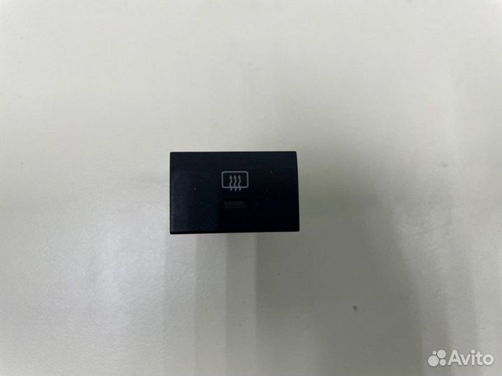 Кнопка обогрева заднего стекла Volkswagen Polo