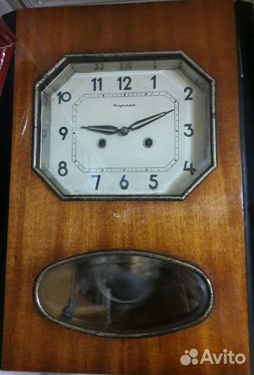 Старинные настенные часы с Боем