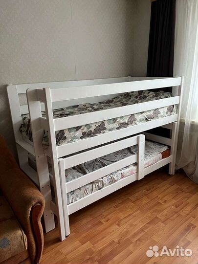Кровать детская двухъярусная, выкатной ярус