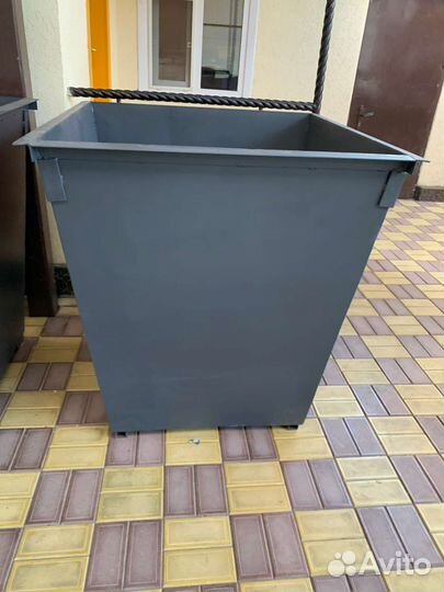 Мусорный контейнер