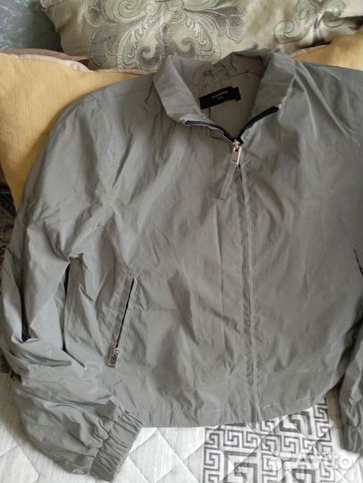 Легкие куртки и ветровки