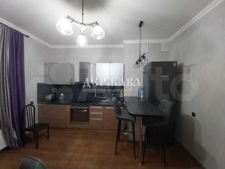 2-к. квартира, 84 м², 2/10 эт.