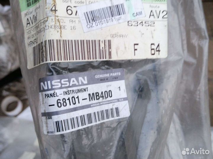 Панель в торпедо Nissan CabStar 2008-2011