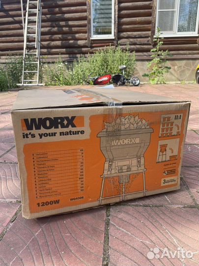 Садовый измельчитель Worx WG430E
