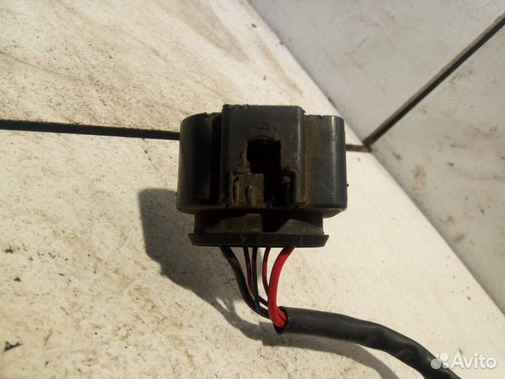 Реле бензонасоса Skoda Octavia 2 (A5) рест. 1Z