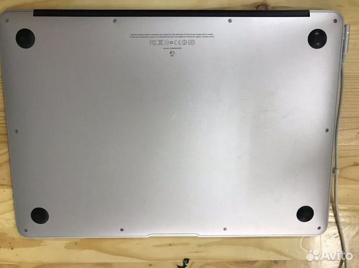 Apple MacBook Air 13-inch, Mid 2011