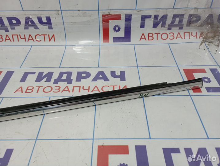 Накладка стекла заднего правого Nissan Almera (G15) 82820-EW000