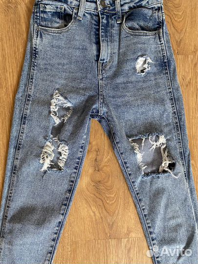 Джинсы рваные stradivarius 26 размер