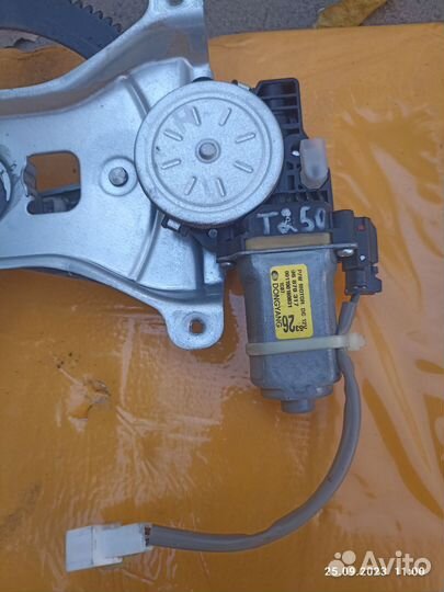 Стеклоподьемник передний правый Chevrolet Aveo 250