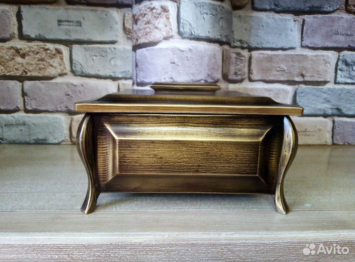 Деревянная шкатулка