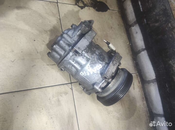 Компрессор кондиционера Renault Sandero 1