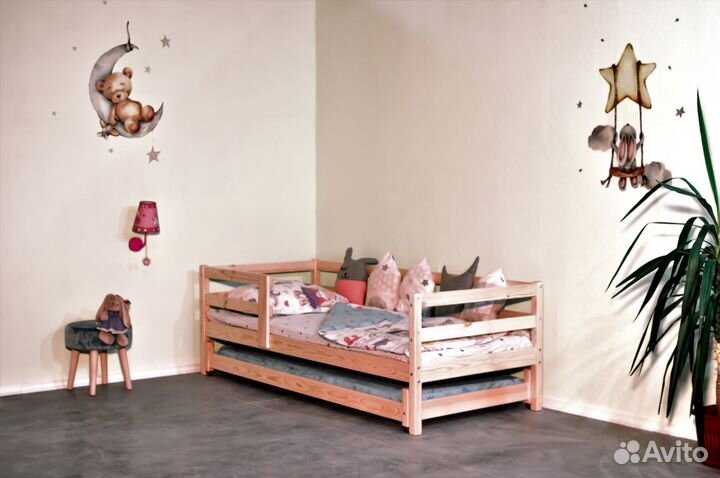 Кроватка из массива сосны Софа высокий бортик