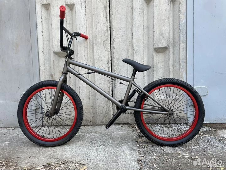 Трюковой велосипед BMX