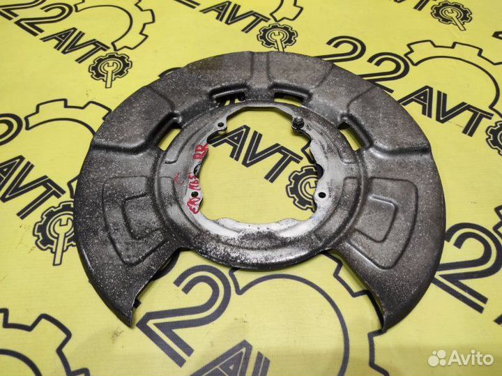 Щиток тормозного механизма задний правый Bmw X5