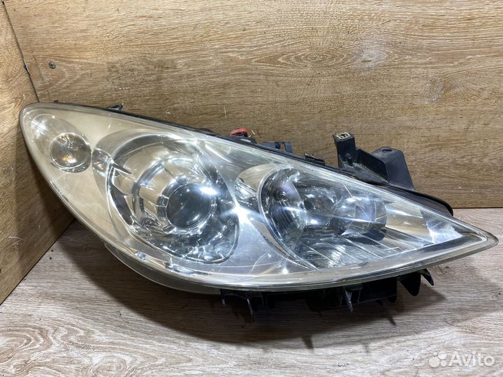 Фара передняя правая Peugeot 307 рест 142447