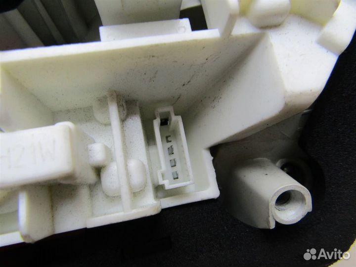 Фонарь задний внутренний левый Opel Astra J 2010