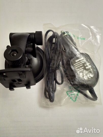 Автомобильное зарядное и крепление для навигатора